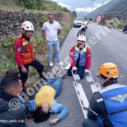 Diario Frontera, Frontera Digital,  VÍA EN SANTO DOMINGO, MOTORIZADO, Sucesos, ,ACOMPAÑANTE DE MOTORIZADO RESULTÓ LESIONADA
TRAS VOLCAR VEHÍCULO SOBRE LA VÍA EN SANTO DOMINGO