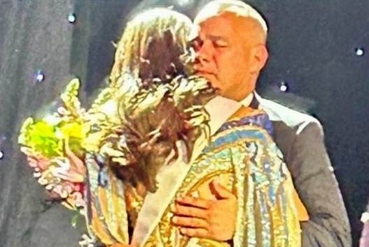 Diario Frontera, Frontera Digital,  AMANDA, RAFAEL DUDAMEL, Farándula, ,El caluroso abrazo de Amanda Dudamel y su padre luego del Miss Universo