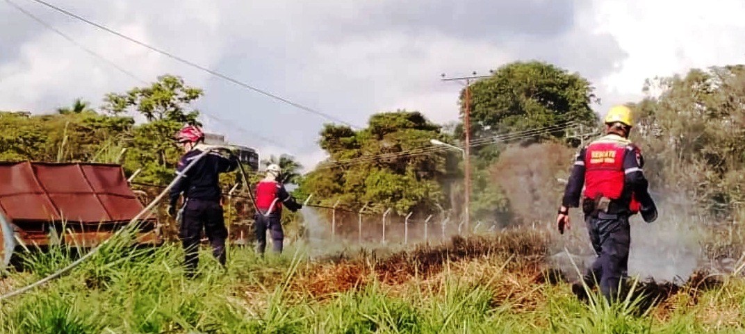 Diario Frontera, Frontera Digital,  CUERPO DE BOMBEROS MÉRIDA, Sucesos, ,BOMBEROS MÉRIDA COOPERÓ EN UN INCENDIO
DE VEGETACIÓN EN MÉRIDA