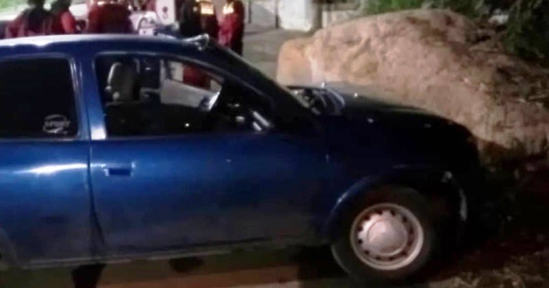 Diario Frontera, Frontera Digital,  LESIOANDOS, MÉRIDA, Sucesos, ,CONDUCTOR Y ACOMPAÑANTE RESULTARON
LESIONADOS TRAS IMPACTAR CONTRA UNA ROCA EN MÉRIDA