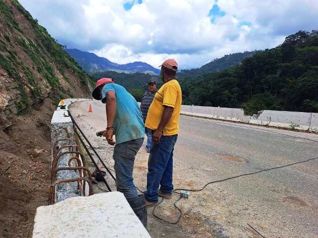 Diario Frontera, Frontera Digital,  LOCAL 008, PUENTE CARACOL, El Vigía Panamericana, ,Jehyson Guzmán ejecuta labores de refacción en el puente Caracol