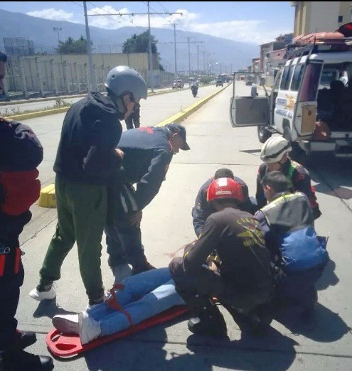 Diario Frontera, Frontera Digital,  colisión motorizado, Sucesos, ,COPILOTO DE MOTORIZADO LESIONADA EN COLISIÓN
ENTRE CAMIONETA Y UNA MOTO EN MÉRIDA