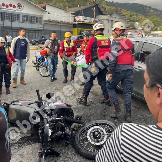 Diario Frontera, Frontera Digital,  COLISIÓN, Sucesos, ,MOTORIZADO Y SU ACOMPAÑANTE LESIONADO
EN COLISIÓN CON VEHÍCULO EN MÉRIDA