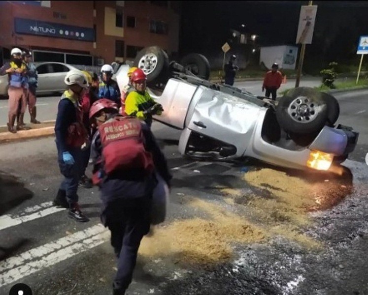 Diario Frontera, Frontera Digital,  Ciudadano lesionado tras vuelco, MÉRIDA, Sucesos, ,Ciudadano lesionado tras vuelco
de una camioneta en Mérida