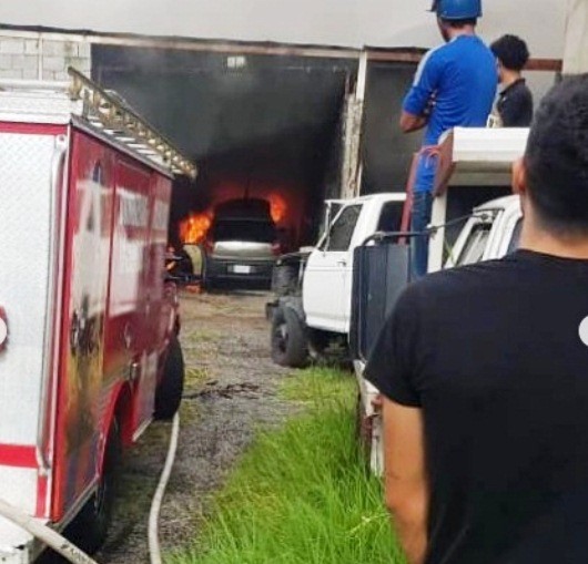 Diario Frontera, Frontera Digital,  INCENDIO GALPÓN EN EJIDO, Sucesos, ,Incendio en un galpón dejó un ciudadano
herido y cuatro vehículos quemado en Ejido