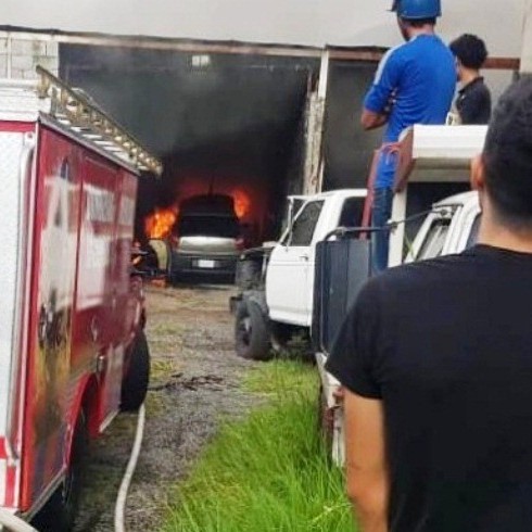 Diario Frontera, Frontera Digital,  INCENDIO GALPÓN EN EJIDO, Sucesos, ,Incendio en un galpón dejó un ciudadano
herido y cuatro vehículos quemado en Ejido