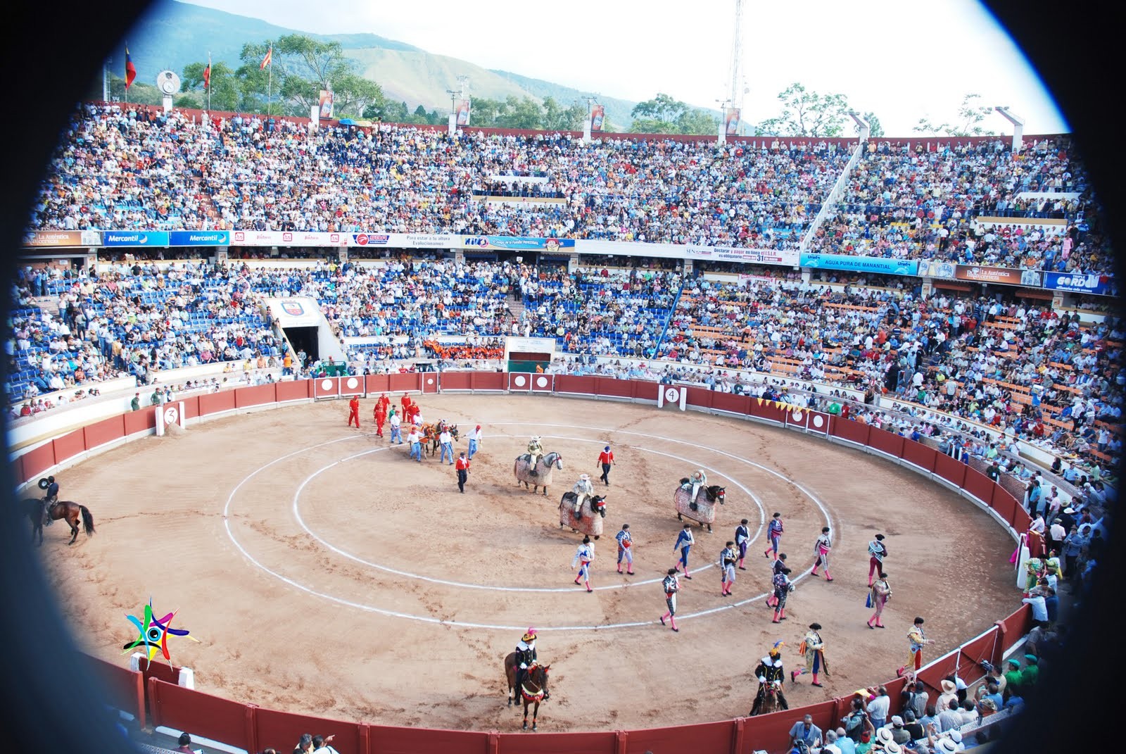 Diario Frontera, Frontera Digital,  FISS 2024, San Cristóbal, Toros, Tauromaquia, Entretenimiento, ,En la calle los carteles de la FISS 2024