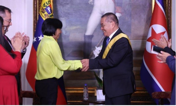 Diario Frontera, Frontera Digital,  Gobierno venezolano, Delcy Rodríguez, Ri Sung Gil, Corea del Norte, Politica, ,Gobierno venezolano condecoró a embajador de Corea del Norte tras nueve años de misión diplomática