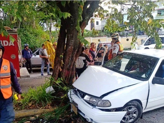 Diario Frontera, Frontera Digital,  CUATRO HERIDOS, MÉRIDA, Sucesos, ,Cuatro personas heridas tras el vehículo
impactar con objeto fijo en Mérida