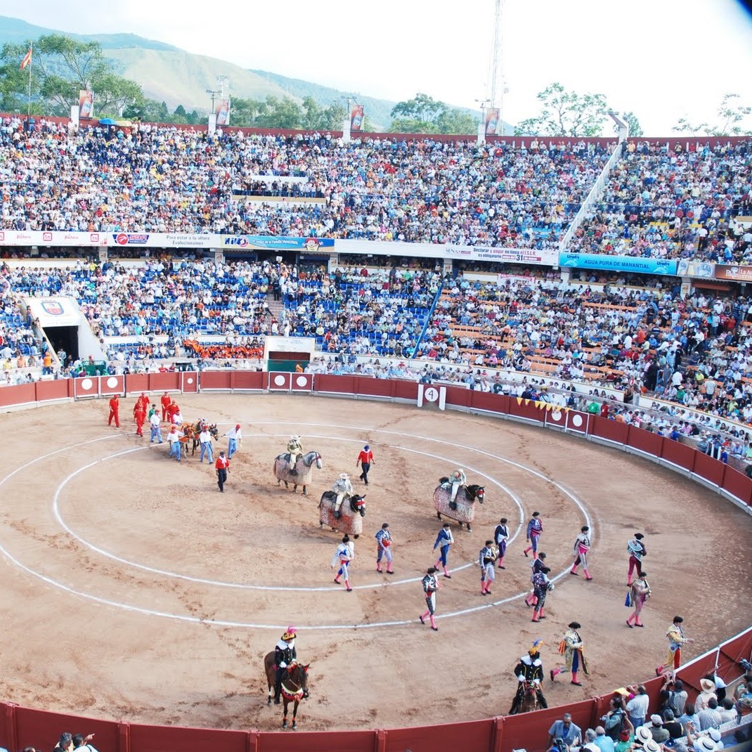 Diario Frontera, Frontera Digital,  FISS 2024, San Cristóbal, Toros, Tauromaquia, Entretenimiento, ,En la calle los carteles de la FISS 2024