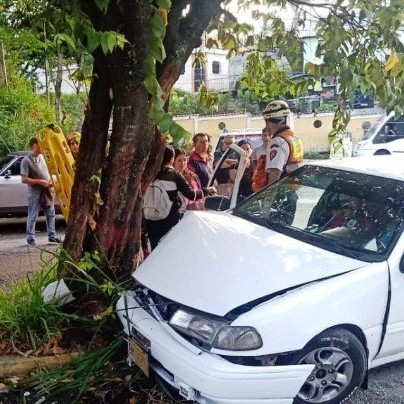Diario Frontera, Frontera Digital,  CUATRO HERIDOS, MÉRIDA, Sucesos, ,Cuatro personas heridas tras el vehículo
impactar con objeto fijo en Mérida