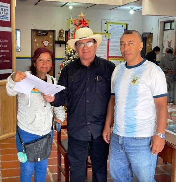 Diario Frontera, Frontera Digital,  Páramo, ,Abraham Hayón hizo entrega de título de propiedad 
a familia que tenía 40 años solicitándolo