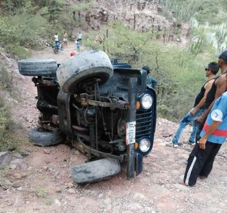 Diario Frontera, Frontera Digital,  Sucesos, ,Ciudadano sexagenario resultó lesionado en vuelco de vehículo en Los Araques de Mérida