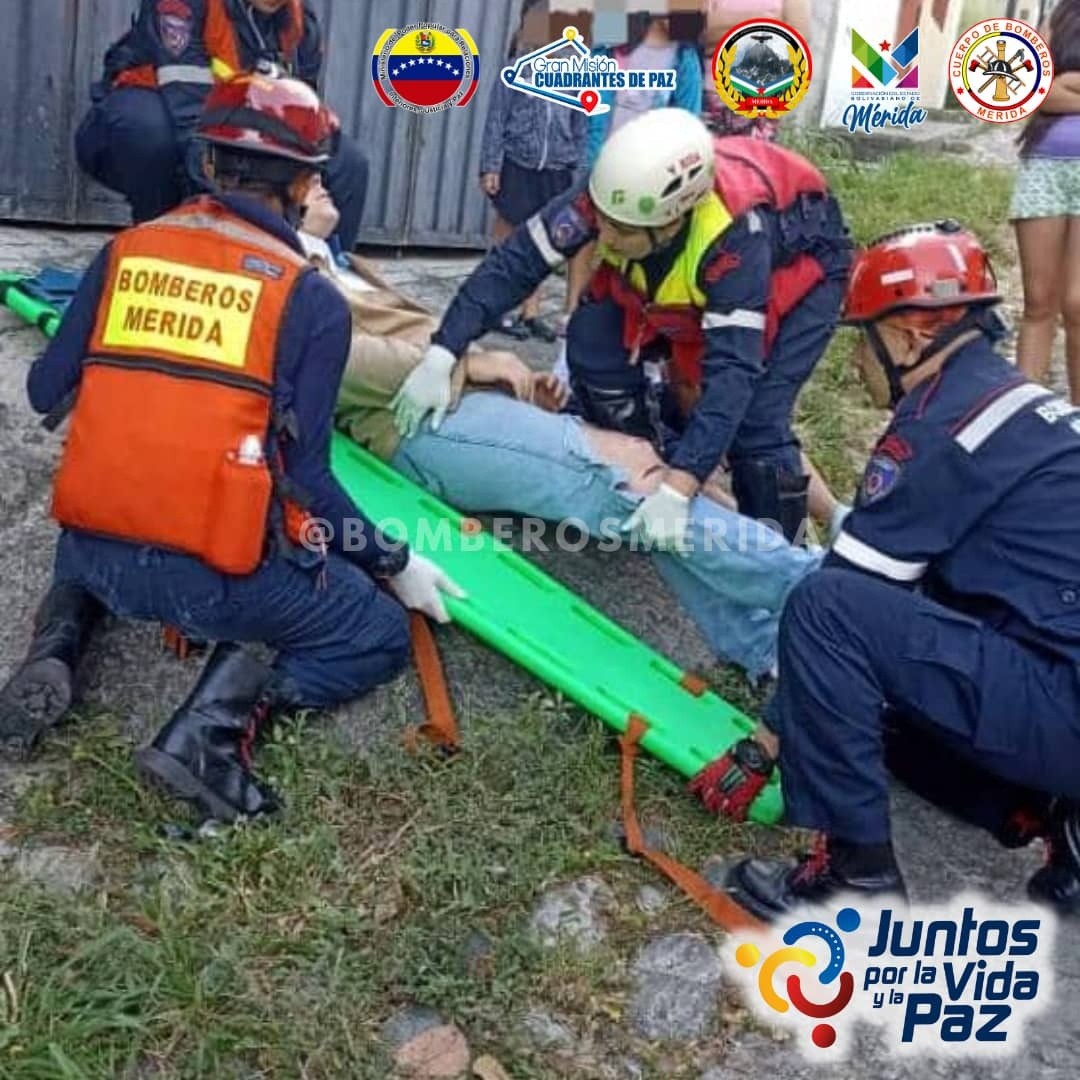 Diario Frontera, Frontera Digital,  municipio Campo Elías, Ejido, Sucesos, ,Tres personas resultaron heridas tras impactar el vehículo contra una pared en Ejido