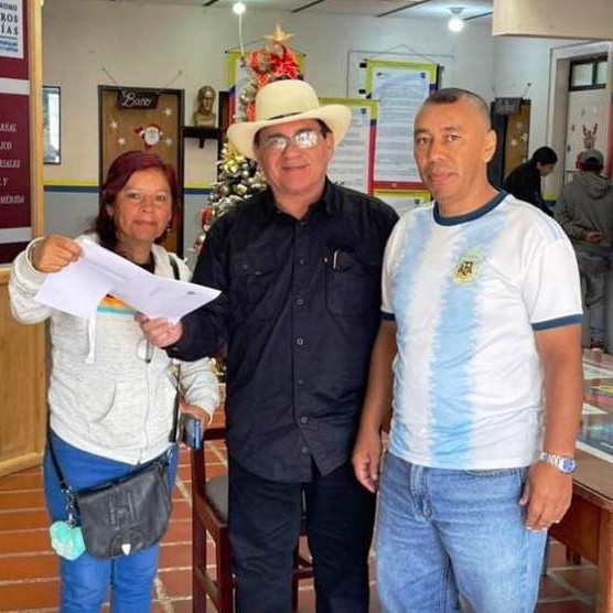 Diario Frontera, Frontera Digital,  Páramo, ,Abraham Hayón hizo entrega de título de propiedad 
a familia que tenía 40 años solicitándolo