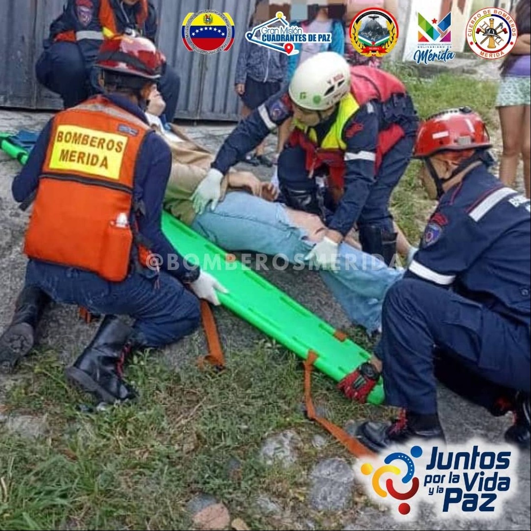 Diario Frontera, Frontera Digital,  municipio Campo Elías, Ejido, Sucesos, ,Tres personas resultaron heridas tras impactar el vehículo contra una pared en Ejido