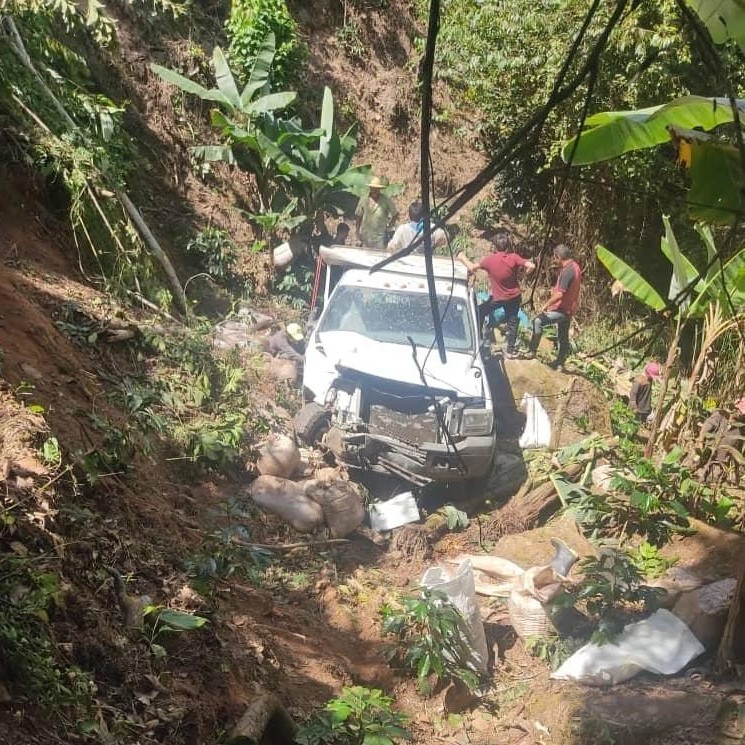 Diario Frontera, Frontera Digital,  municipio Guaraque, Iahula, Mesa de Quintero, Sucesos, ,Aparatoso accidente dejó dos heridos en Guaraque