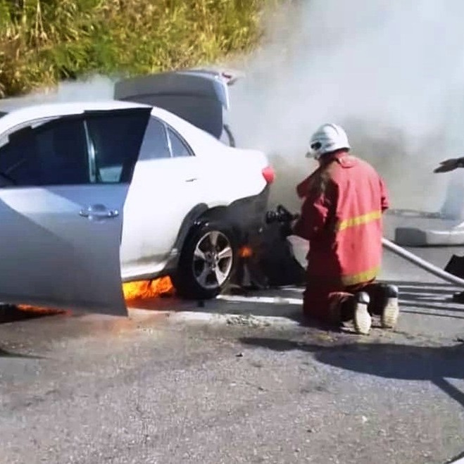 Diario Frontera, Frontera Digital,  INCENDIO DE VEHÍCULO, Sucesos, ,Bomberos indagan causa del incendio
de un vehículo en Ejido