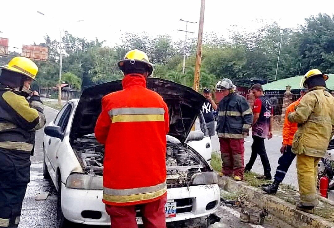 Diario Frontera, Frontera Digital,  INCENDIO DE VEHÍCULO, Sucesos, ,Bomberos indagan incendio 
de un vehículo en El Vigía