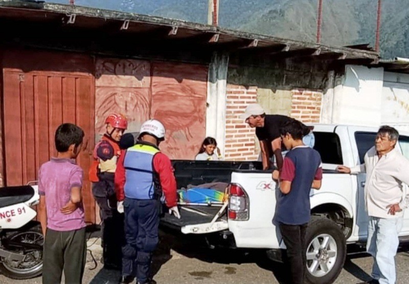 Diario Frontera, Frontera Digital,  LESIONADO, MUNICIPIO CARDENAL QUINTERO, Sucesos, ,Ciudadano lesionado tras caer de aproximadamente
de cuatro de altura en Cardenal Quintero