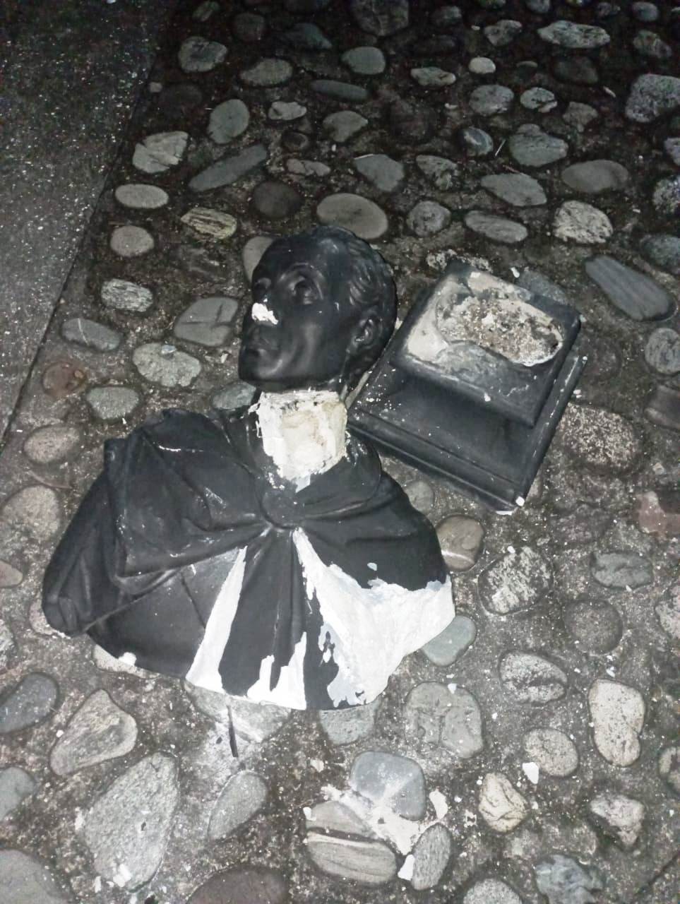 Diario Frontera, Frontera Digital,  MUCUJPEPE, BUSTO DE BOLÍVAR, El Vigía Panamericana, ,Delincuentes acabaron con el busto de Bolívar en Mucujepe