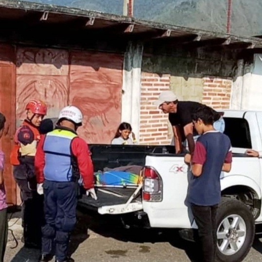 Diario Frontera, Frontera Digital,  LESIONADO, MUNICIPIO CARDENAL QUINTERO, Sucesos, ,Ciudadano lesionado tras caer de aproximadamente
de cuatro de altura en Cardenal Quintero