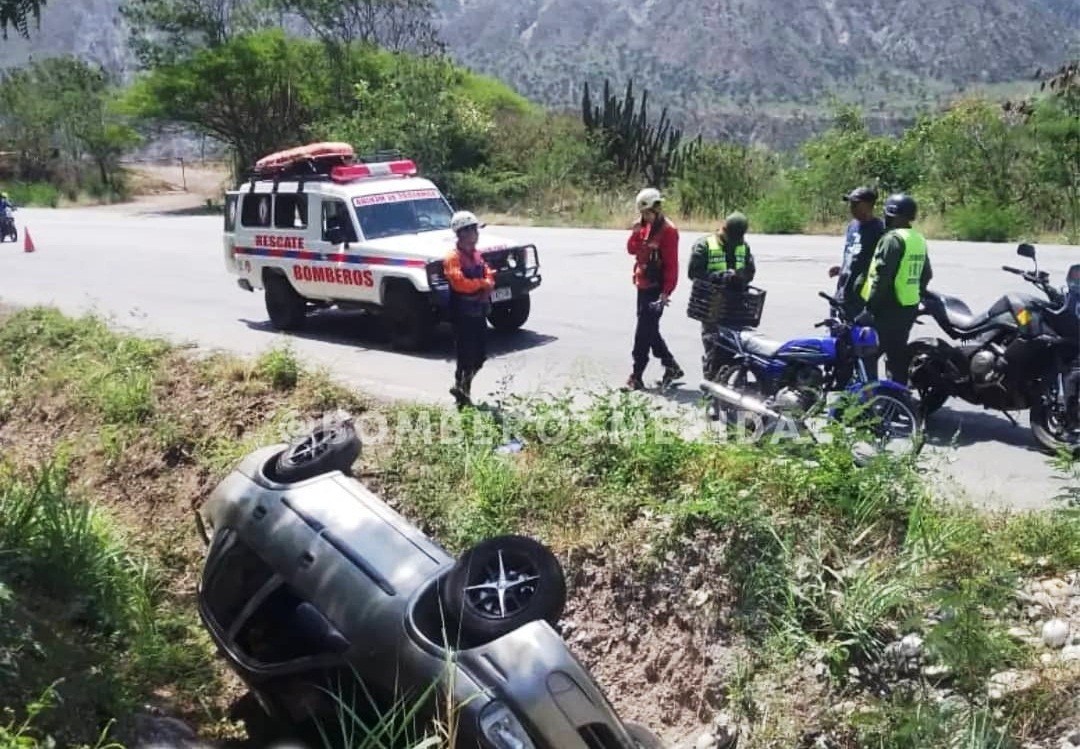 Diario Frontera, Frontera Digital,  VOLCAMIENTO, MÉRIDA, Sucesos, ,Vehículo se volcó fuera de la vía
sin lesionado en la Troncal 007