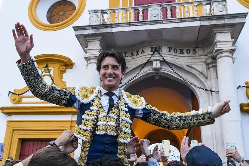 Diario Frontera, Frontera Digital,  FERIA DE ABRIL, SEVILLA, QUINTO FESTEJO DE ABONO, Entretenimiento, ,Roca Rey, por la Puerta del Príncipe