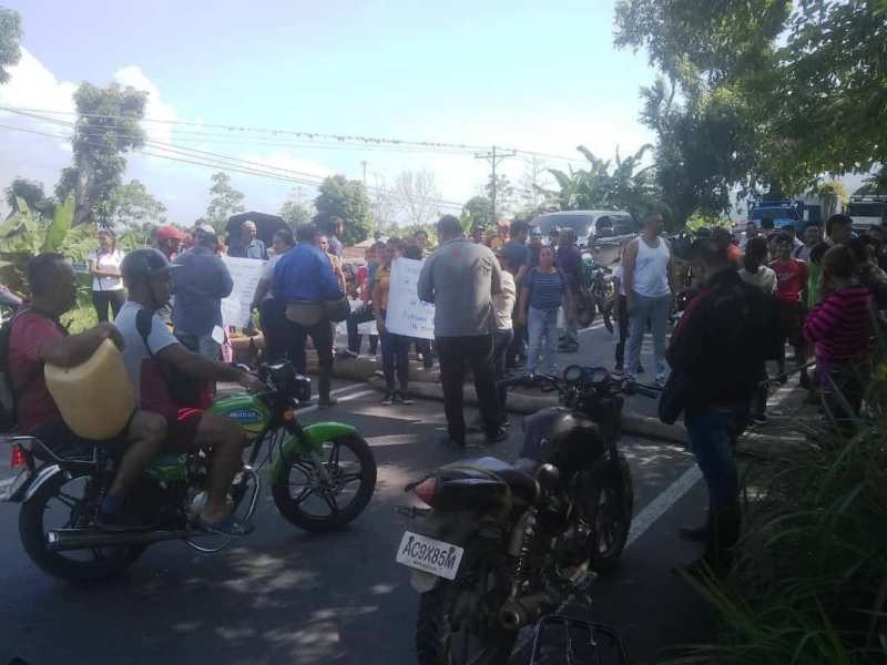 Diario Frontera, Frontera Digital,  PROTESTA EN MUCUJEPE, MUNICIPIO ALBERTO ADRIANI, MÉRIDA, El Vigía Panamericana, ,Campesinos y vecinos de Mucujepe 
protestaron y trancaron la Panamericana