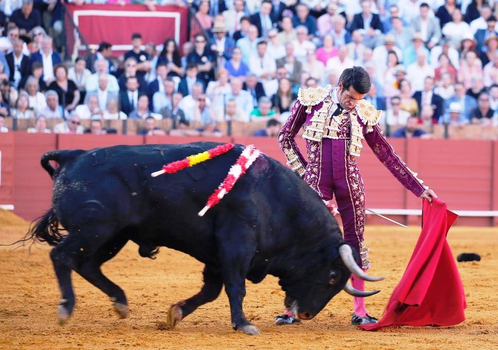 Diario Frontera, Frontera Digital,  FERIA DE ABRIL, OCTAVO FESTEJO DE ABONO, SEVILLA, Entretenimiento, ,A Morante lo tratan como cacereño, a Emilio de Justo le permiten su corrección 
con el sublime «Filósofo»