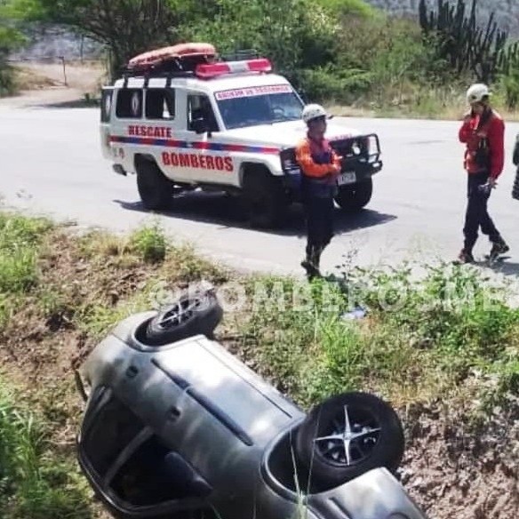 Diario Frontera, Frontera Digital,  VOLCAMIENTO, MÉRIDA, Sucesos, ,Vehículo se volcó fuera de la vía
sin lesionado en la Troncal 007