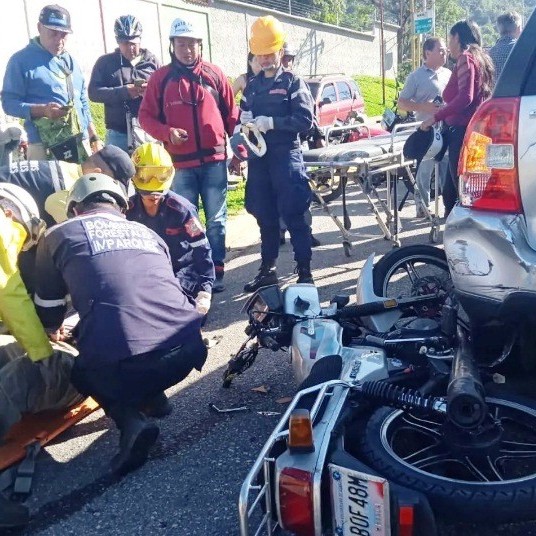 Diario Frontera, Frontera Digital,  JOVEN HERIDO, ACCIDENTE DE TRÁNSITO, MÉRIDA, Sucesos, ,Joven herido en hecho vial entre una moto
y una camioneta en Mérida