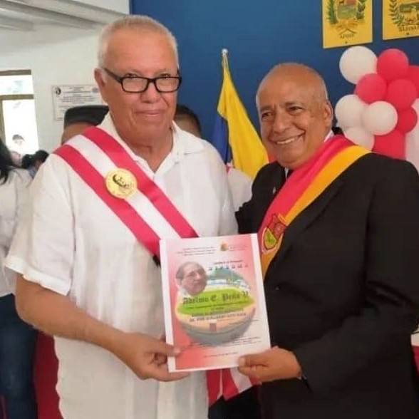 Diario Frontera, Frontera Digital,  EJIDO ES ROJIBLANCA, HOMENAJE A GUILLERMO SOTO ROSA, Deportes, ,Ejido es Rojiblanco rindió homenaje a Estudiantes de Mérida 
con la entrega de Orden Ing. Guillermo Soto Rosa