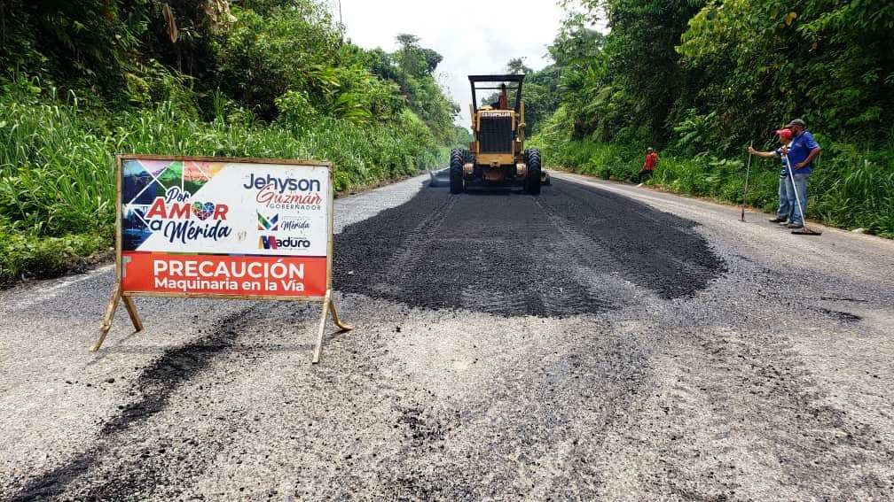 Diario Frontera, Frontera Digital,  PLKAN DE ASFALTO, MUCUJEPE, MUNICVIPIO ALBERTO ADRIANI, PLAN DE ASFALTO, JEHYSON GUzmán, El Vigía Panamericana, ,Ejecutivo regional vertió 300 toneladas de asfalto en Guayabones
