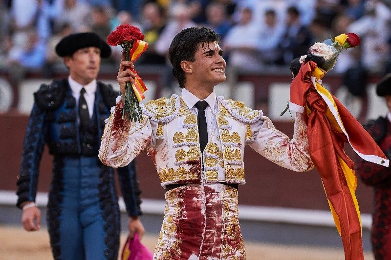 Diario Frontera, Frontera Digital,  FERIA DE SAN ISIDRO, DECIMOSEXTO FESTEJO DE ABONO, Entretenimiento, ,Un monumento a la verónica sobre una escombrera