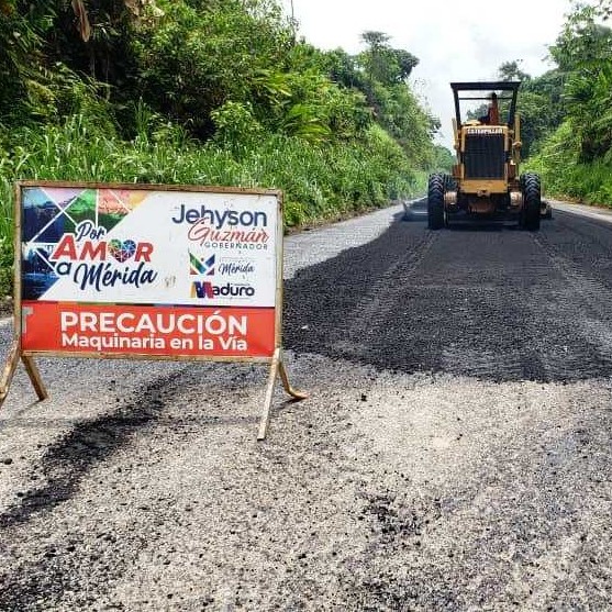 Diario Frontera, Frontera Digital,  PLKAN DE ASFALTO, MUCUJEPE, MUNICVIPIO ALBERTO ADRIANI, PLAN DE ASFALTO, JEHYSON GUzmán, El Vigía Panamericana, ,Ejecutivo regional vertió 300 toneladas de asfalto en Guayabones
