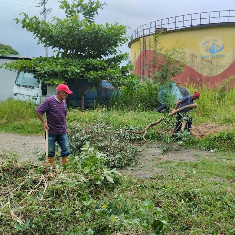 Diario Frontera, Frontera Digital,  Trabajadores de Aguas de Mérida, ÁREA SVERDES ESTANQUE INCES, EL VIGÍA, El Vigía Panamericana, ,Trabajadores de Aguas de Mérida recuperaron áreas verdes
de estanque Inces en El Vigía
