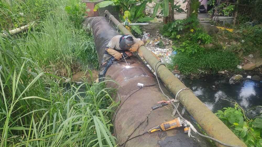Diario Frontera, Frontera Digital,  JEHYSON GUZMÁN, OSWALDO FERER, AGUAS DE MÉRIDA, SECTOR IBERIA, EL VIGÍA, REPARARON TUBO DE 42 PULGADAS, El Vigía Panamericana, ,Trabajadores de Gerencia Operativa El Vigía 
repararon rotura en el tubo de 42 pulgadas