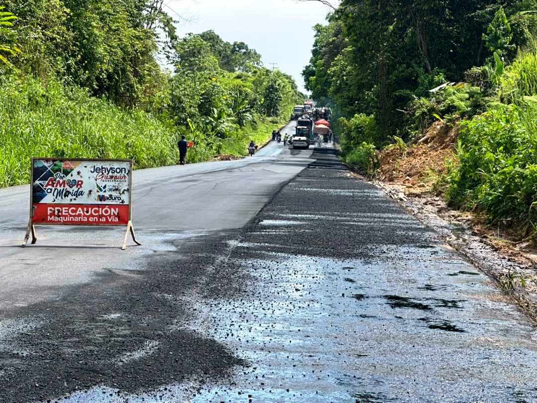 Diario Frontera, Frontera Digital,  asfaltado en Guayabones, PANAMERICANA, El Vigía Panamericana, ,Gobernador Jehyson Guzmán continúa 
con labores de asfaltado en Guayabones