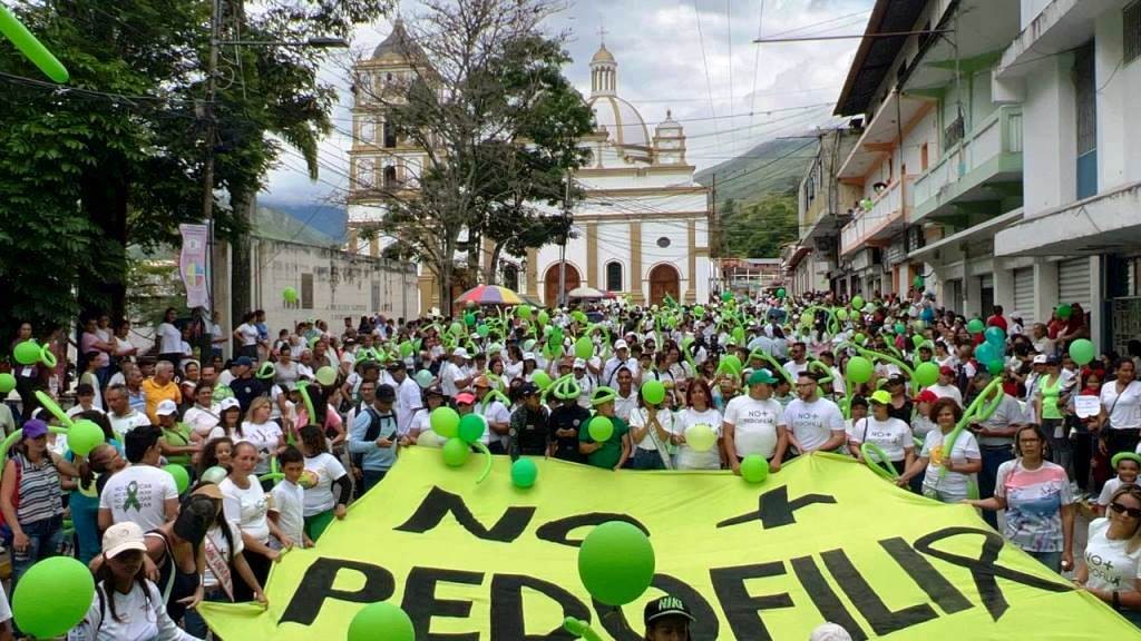 Diario Frontera, Frontera Digital,  NO + PEDOFILIA, GOBIERNO DE MÉRIDA, JEHYSO GUZMÁN, LOS NIÑOS NO SE TOCAN, TOVAR, Mocoties, ,Extraordinaria caminata recorrió las calles de Tovar en rechazo a la pedofilia