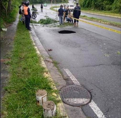 Diario Frontera, Frontera Digital,  avenida Dr. Domingo Alberto Rangel, TOVAR, Mocoties, ,Enorme hueco colapsa parte de la avenida Dr. Domingo Alberto Rangel