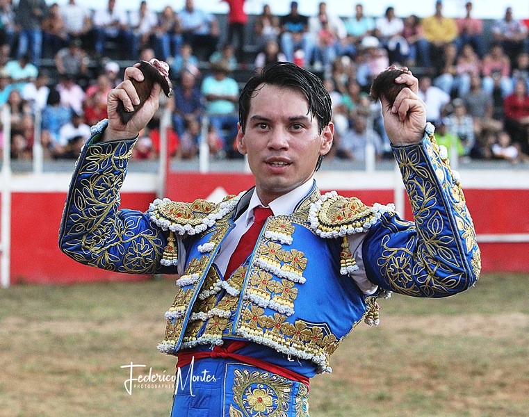 Diario Frontera, Frontera Digital,  “El Rubi” y Castañeda en hombros, EL SOMBRERO, Entretenimiento, ,“El Rubi” y Castañeda en hombros, con el corte de cinco orejas