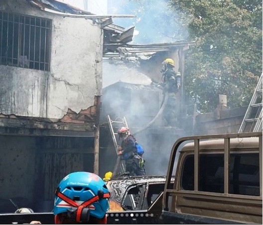 Diario Frontera, Frontera Digital,  INCENDIO FAMACIAS SAAS, HUMBOLDT, Sucesos, ,Más de cuarenta efectivos sofocaron incendio
de estructura que dejó daños materiales en Mérida