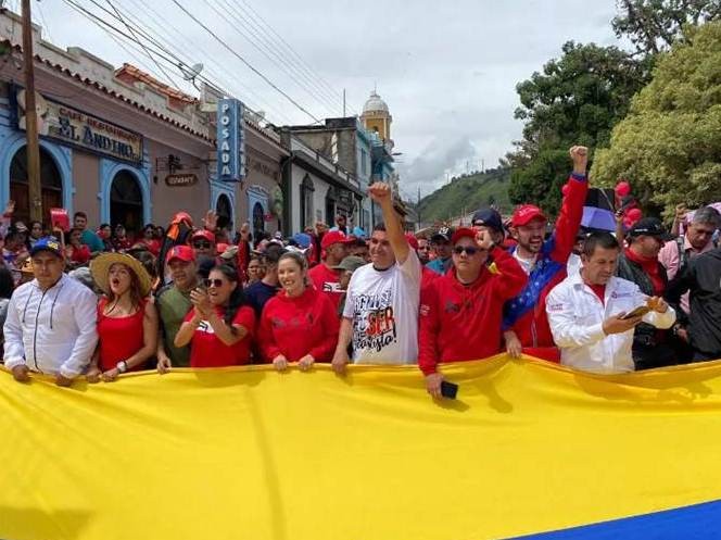 Diario Frontera, Frontera Digital,  PSUV, Politica, ,El Chavismo en Mérida salió a celebrar 
el cumpleaños 69° del Comandante Hugo Chávez.