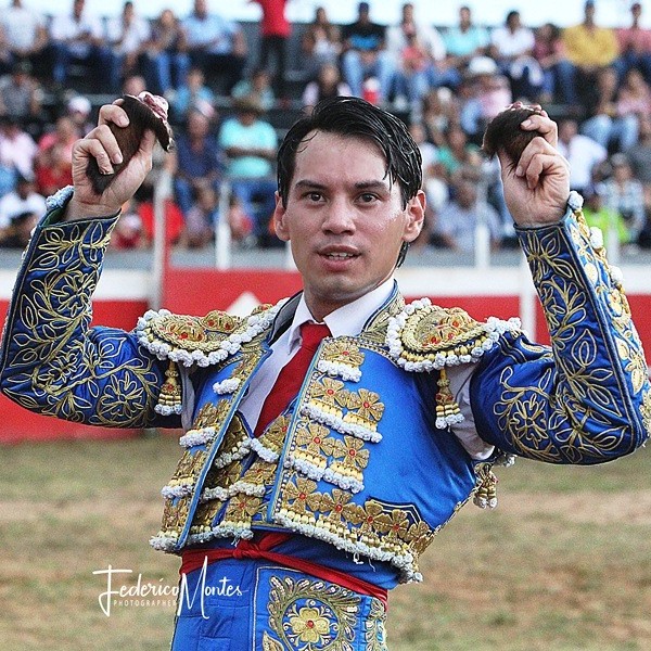 Diario Frontera, Frontera Digital,  “El Rubi” y Castañeda en hombros, EL SOMBRERO, Entretenimiento, ,“El Rubi” y Castañeda en hombros, con el corte de cinco orejas