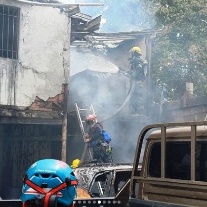 Diario Frontera, Frontera Digital,  INCENDIO FAMACIAS SAAS, HUMBOLDT, Sucesos, ,Más de cuarenta efectivos sofocaron incendio
de estructura que dejó daños materiales en Mérida