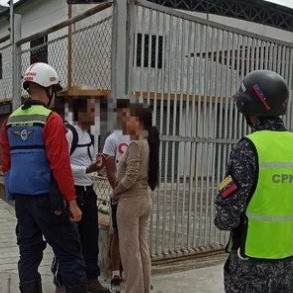 Diario Frontera, Frontera Digital,  VIADUCTO SUCRE, MÉRIDA, INTENTO DE SUICIDIO, Sucesos, ,Integrantes de organismo de seguridad rescatan a ciudadana que
intentó lanzarse por viaducto Sucre de Mérida
