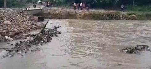 Diario Frontera, Frontera Digital,  ONIA, TRONCAL 0011, MÉRIDA, EL VIGÍA, El Vigía Panamericana, ,Cierran paso vehicular en vía provisional de Onia tras crecida del río