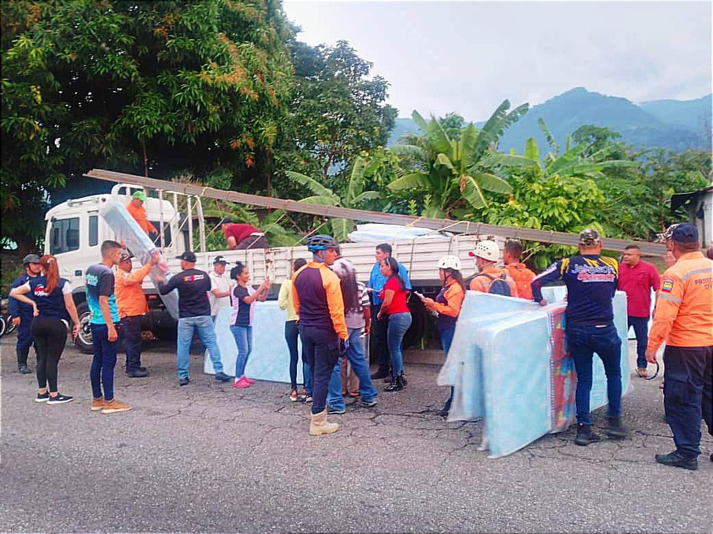 Diario Frontera, Frontera Digital,  MATERIALES OBISPO RAMOS DE LORA, CASAS, Fonhvim, El Vigía Panamericana, ,Gobernador entregó materiales para reparar techos en Obispo Ramos