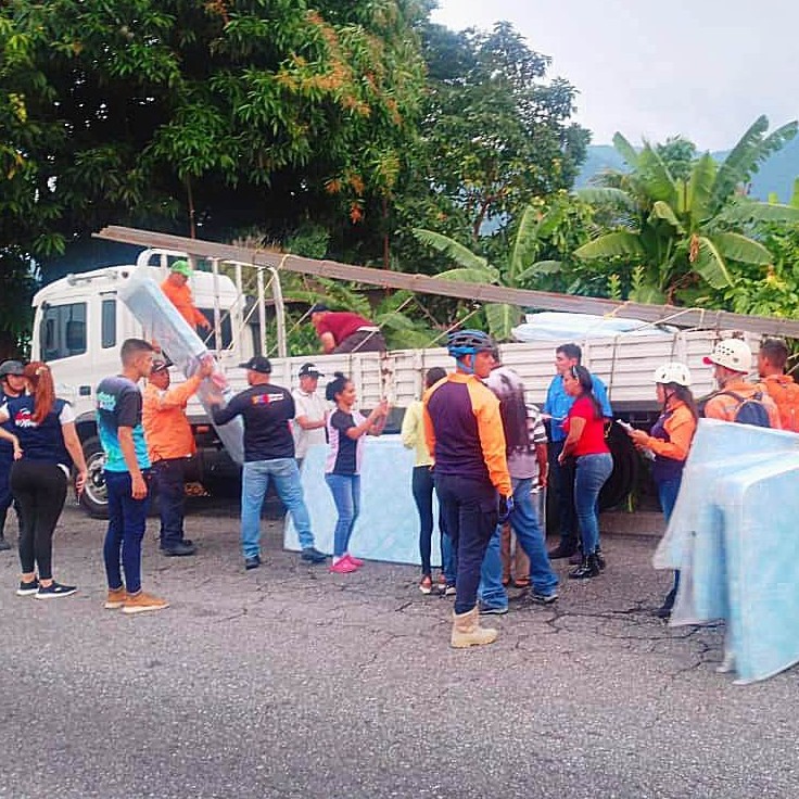 Diario Frontera, Frontera Digital,  MATERIALES OBISPO RAMOS DE LORA, CASAS, Fonhvim, El Vigía Panamericana, ,Gobernador entregó materiales para reparar techos en Obispo Ramos